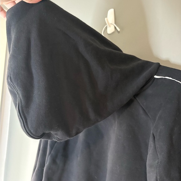 Levi's size XL, Black Hoodie with draw string hem, red “Levi” graphic - Picture 7 of 8